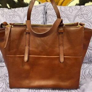 Fossil tote